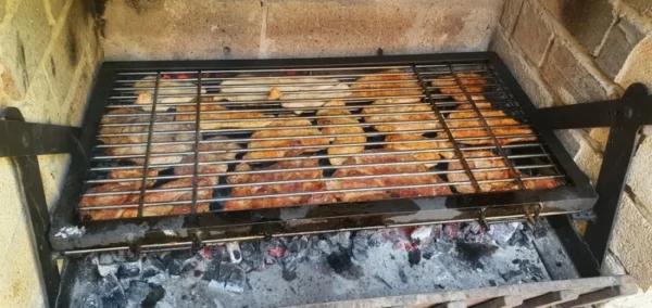 Beépíthető, forgatható flekkensütő