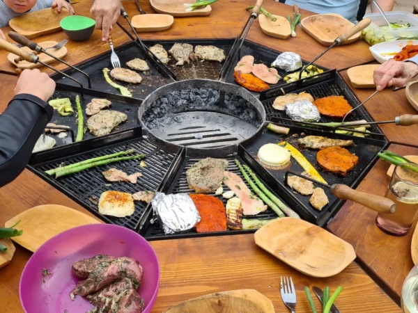 Party grillasztal és szalonnasütő 8 fő részére sütőlapokkal és grillráccsal